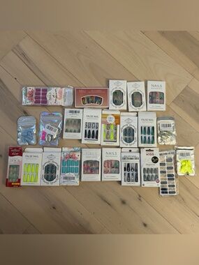 NIB Bundle Of 23 False Nails/ Nail Polish Strips